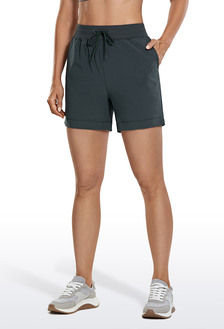 CRZ YOGA Women's Quick-Dry Loose Running Shorts w/ Pockets -2.5 Inseam