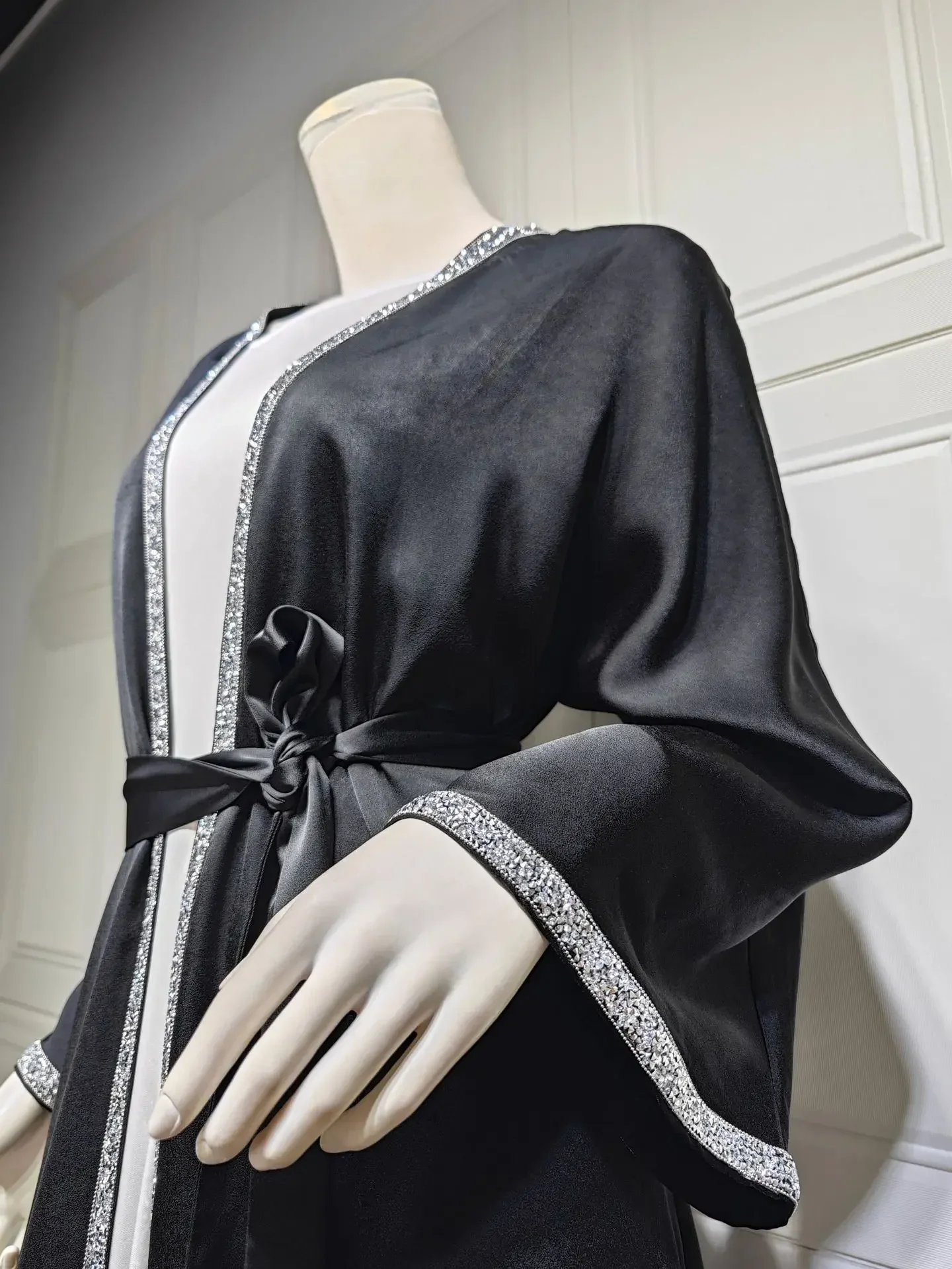 Satin Open Abaya Dubai Turkey Muslim Modest Dress for Women Rhinestone Moroccan Kaftan Robe Islam Outwear Kimono Femme Musulmane Satin Open Abaya Dubai Turkey Muslim Modest Dress for Women Rhinestone Moroccan Kaftan Robe Islam Outwear Kimono Femme Musulmane